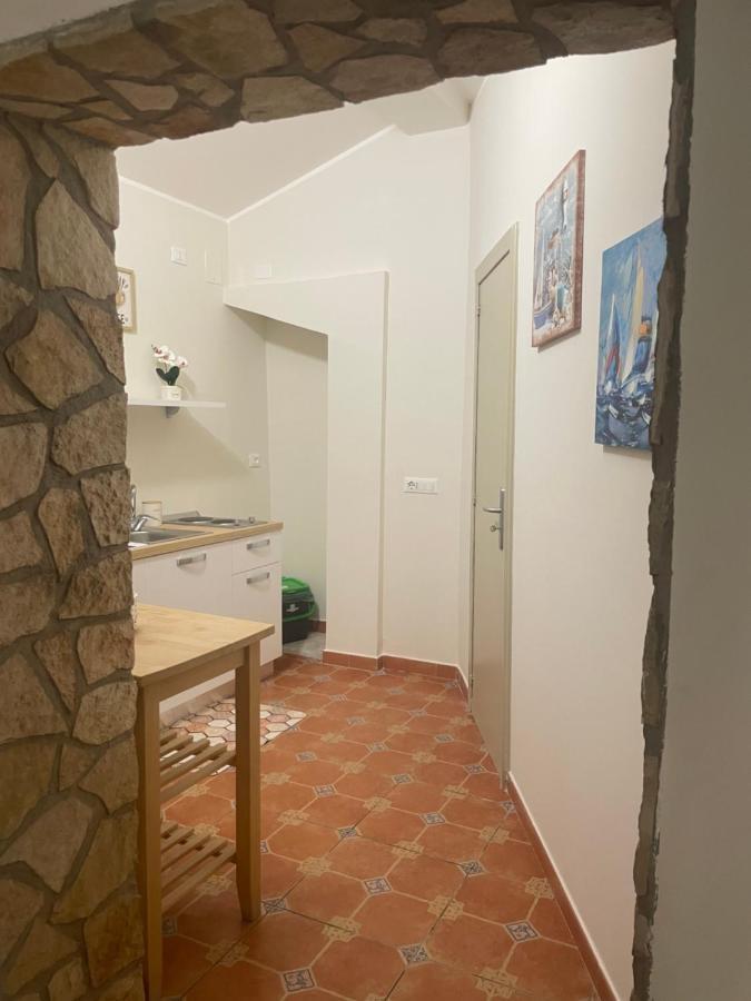 B&B I 3 Mori Барчеллона-Поццо-ди-Готто Экстерьер фото