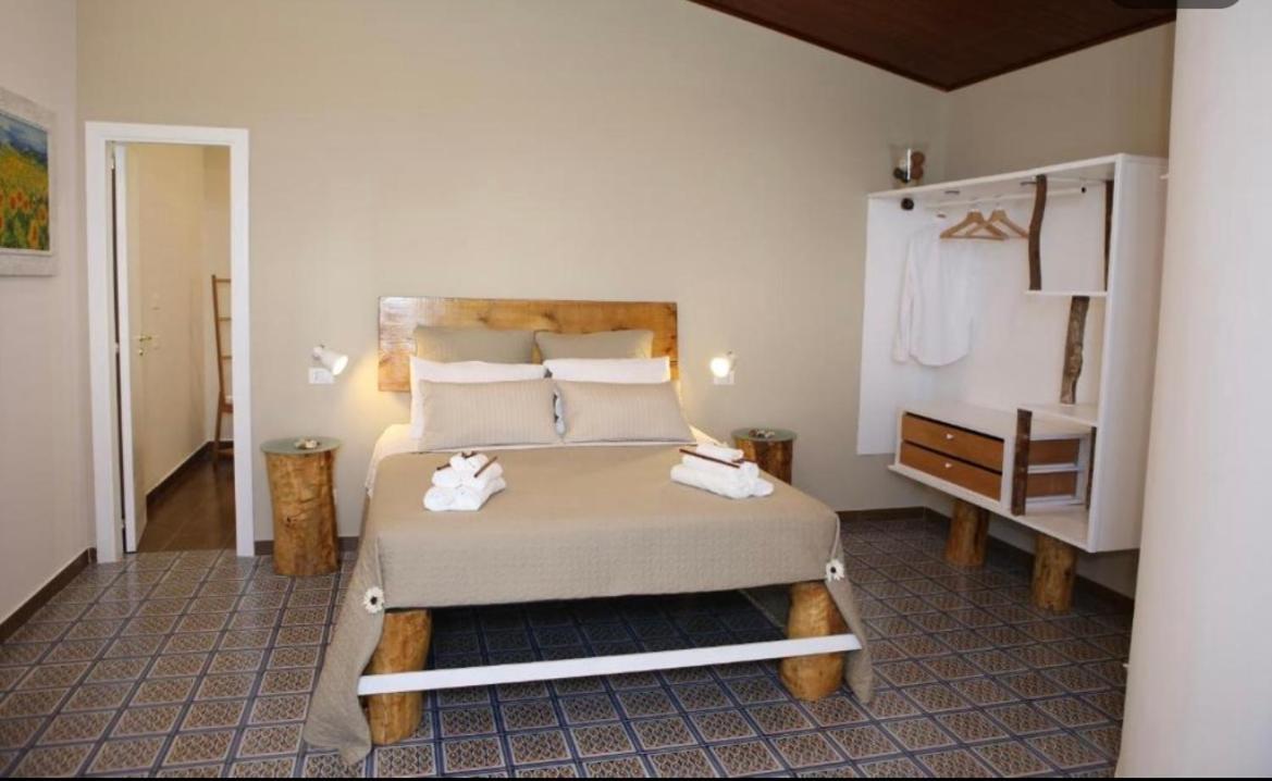 B&B I 3 Mori Барчеллона-Поццо-ди-Готто Экстерьер фото