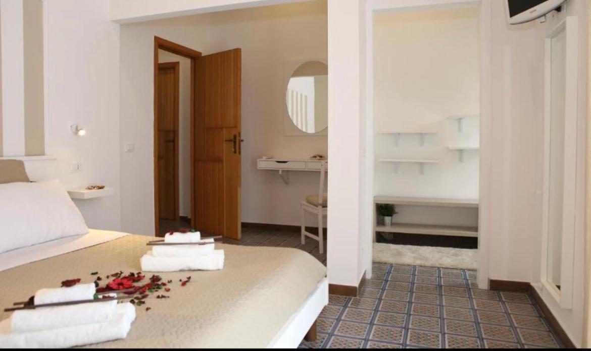 B&B I 3 Mori Барчеллона-Поццо-ди-Готто Экстерьер фото